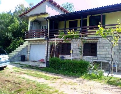 Ferienwohnungen Musović, Privatunterkunft im Ort Krašići, Montenegro - Kuća (3krevetni na spratu,četvorokrevetni u prizrm